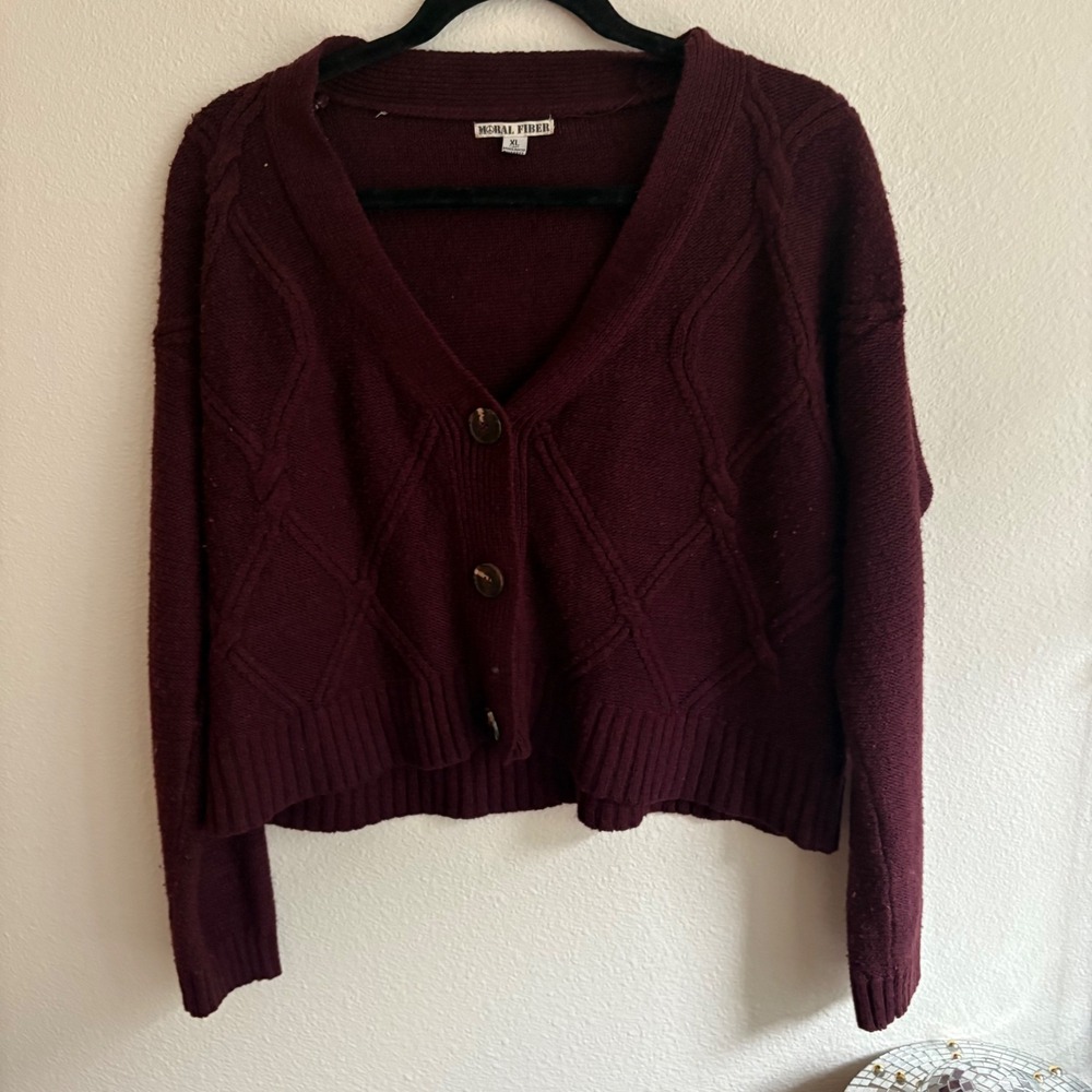 Moral Fiber Burgundy Cable Knit Cropped V‎ Neck Button Cardigan Sweater Women XL - Picture 3 of 7